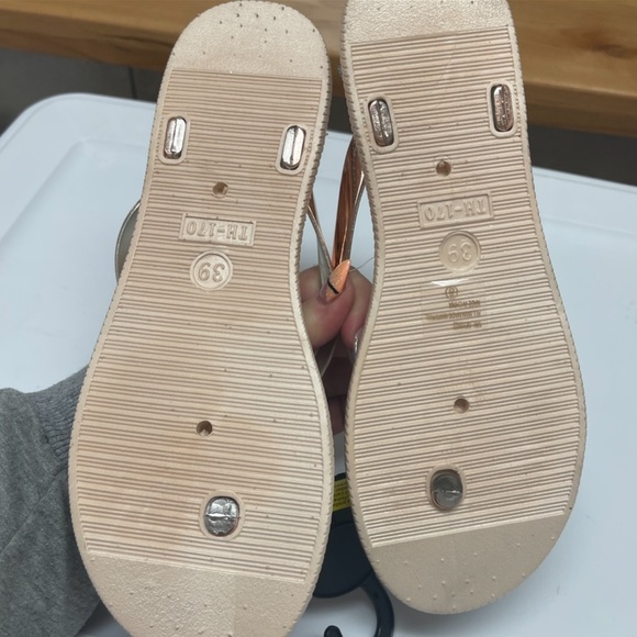 NWT Atalina Flip Flop Sandals Champagne With Silver Glitter Assorted Sizes - Picture 6 of 6